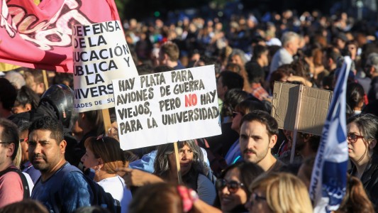 Marcha por la universidad pública: miles de estudiantes se movilizan hacia la Plaza de Mayo