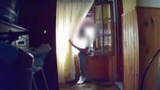 Bloquean fondos bancarios del hombre que fue filmado robándole a sus suegros