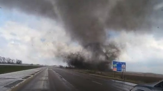 Impactante tornado causó destrozos en Nebraska
