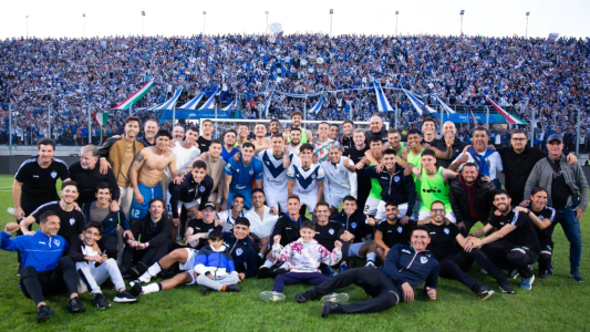Vélez finalista de la Copa de la Liga: resistió con 10 y se impuso en los penales ante Argentinos