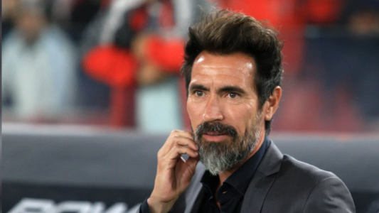 Eduardo Domínguez respaldó a Tiago Palacios: "Es un chico y se puede equivocar"