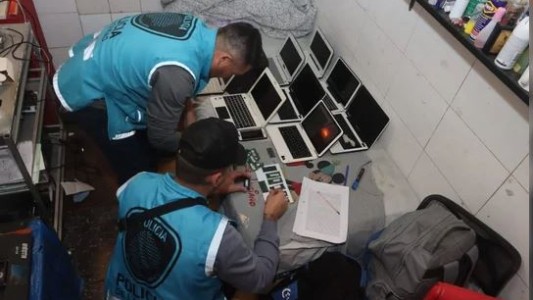 Recuperaron casi 400 computadoras robadas de escuelas porteñas