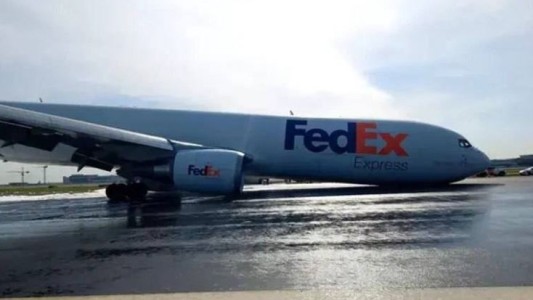 Así fue el aterrizaje de un avión de carga al que le falló el tren delantero en Turquía