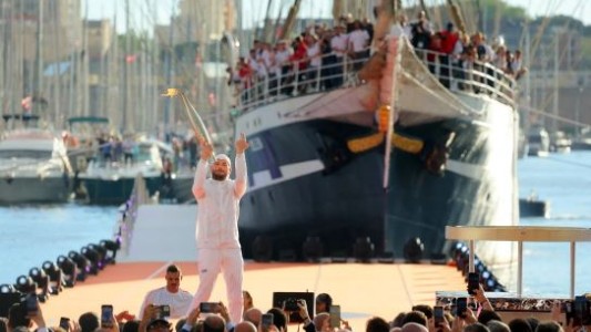 La llama olímpica llegó a Marsella entre fuertes medidas de seguridad