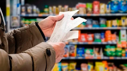 Una familia necesitó en abril más de $825.000 para no ser pobre en CABA