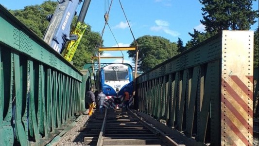 Tren San Martín: removieron la locomotora y comenzaron con el acondicionamiento de las vías