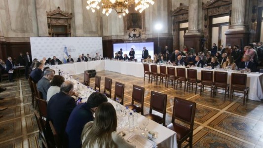 Ley Bases: el Gobierno prepara una cumbre con la oposición dialoguista para consensuar cambios