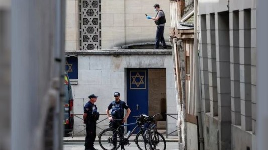La policía francesa mata a un hombre que prendió fuego a la sinagoga de Ruán