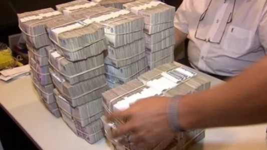 Argentina es el último país de la región en imprimir billetes pero el sexto en usar cash