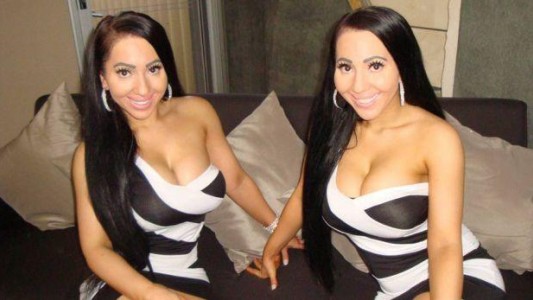 Las gemelas que comparten todo: quieren tener hijos con el mismo hombre y el mismo día