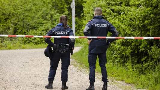 Un hombre desnudo mató a una mujer que hacía deporte junto a un lago