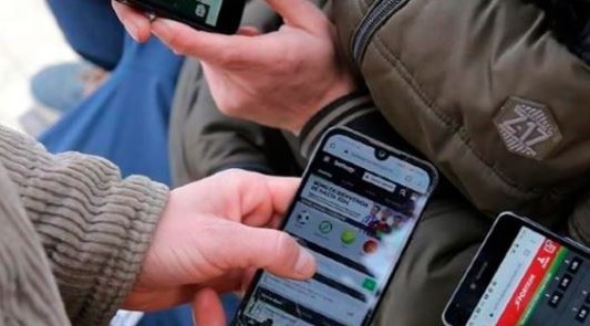 La Ciudad bloqueó los sitios de apuestas online en las escuelas