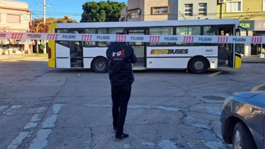 Un joven murió tras caer de un colectivo en movimiento en Santa Fe