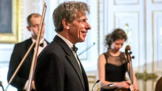 Reino Unido: condenaron a ex director musical del Teatro Colón por abuso sexual infantil