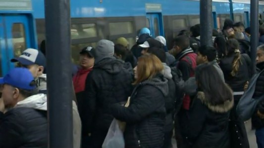 Los trenes circulan a 30 km/h: demoras y cancelaciones