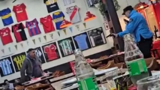 Liberaron al policía que mató a un hombre que intentó acuchillarlo en un bodegón de Balvanera