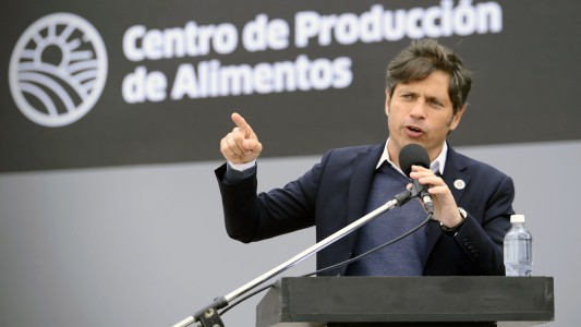 Kicillof contra Milei: "Anda de gira por el mundo y no se hace responsable de nada"