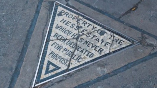 Triángulo de Hess: la historia del pedazo de tierra más pequeño y caro del mundo