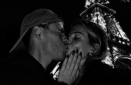 Diego Schwartzman se comprometió con su novia a los pies de la Torre Eiffel