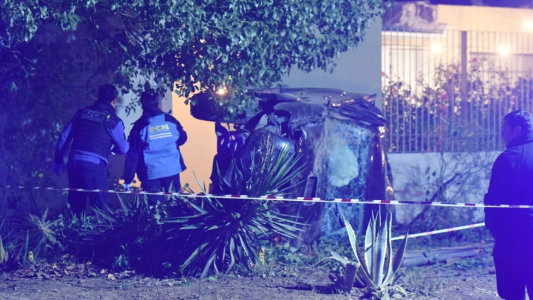 Chico de 14 años se llevó la camioneta de su padre, chocó contra un poste y murió