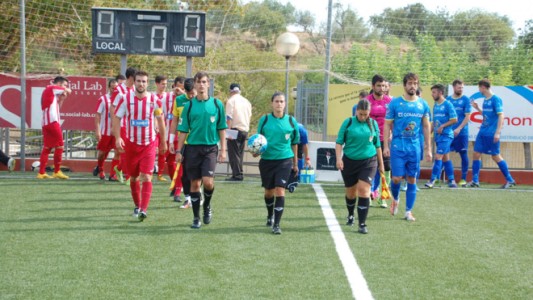 Una réferi suspendió el partido porque un espectador la mandó "a lavar los platos"
