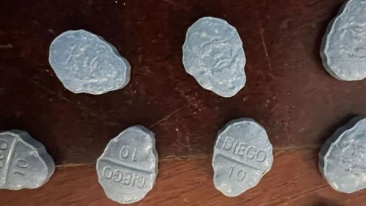 Detuvieron a una pareja que vendía drogas de diseño con la cara de Diego Maradona en boliches de Palermo