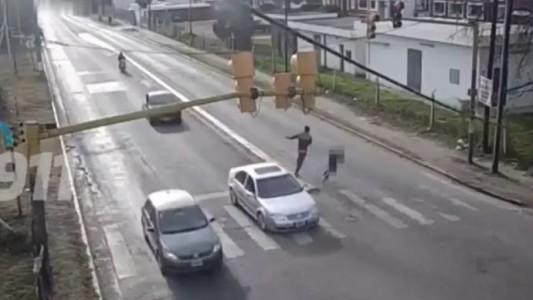 Un hombre atacó a puñaladas a un nene de 11 años que pedía dinero en un semáforo de Córdoba