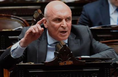 Espert denunció penalmente a Kicillof por no entregar ambulancias a hospitales y municipios