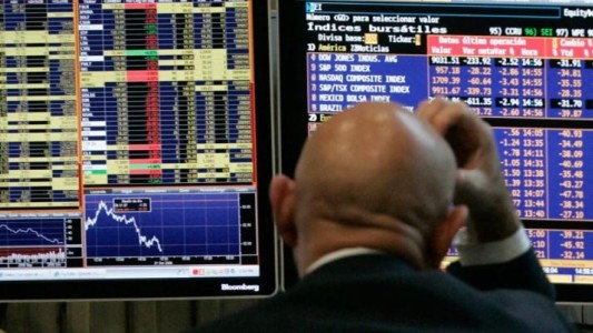 Los mercados reaccionan al alza en medio del debate en el Senado de la Ley Bases