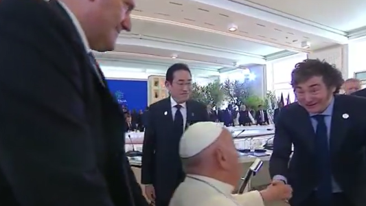 Así fue el saludo entre el Papa Francisco y Javier Milei