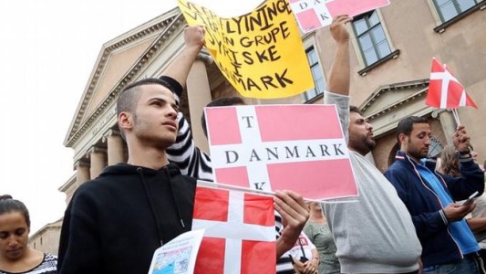 Dinamarca aprueba ley que permite confiscar pertenencias de refugiados