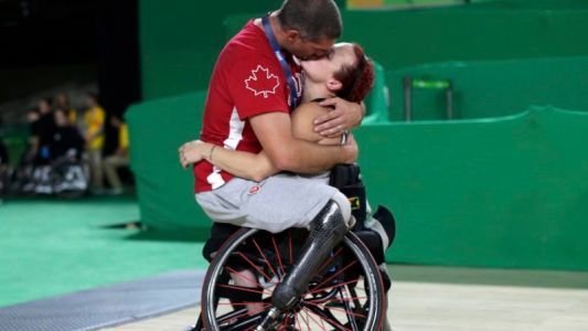 Un beso, un abrazo y una foto que emocionó a todos en los Juegos Paralímpicos