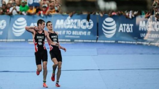 Triatlón en México: la dramática llegada de los hermanos Brownlee y un colapso de película