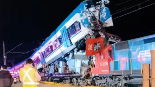 Dos muertos y varios heridos en choque frontal de trenes en Chile