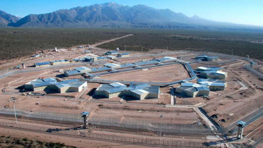 Separaron a un penitenciario tras ser descubierto manejando la camioneta de un preso