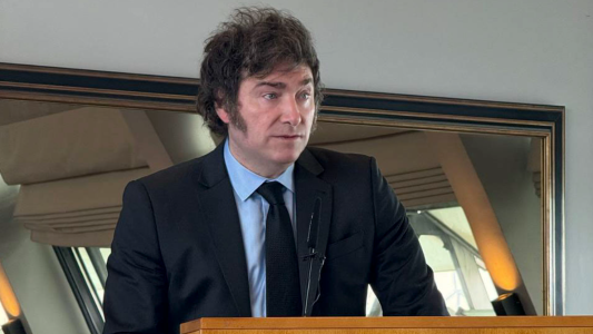 Milei: "Hay sectores a los que les conviene que haya salarios en dólares bajos y más pobres"