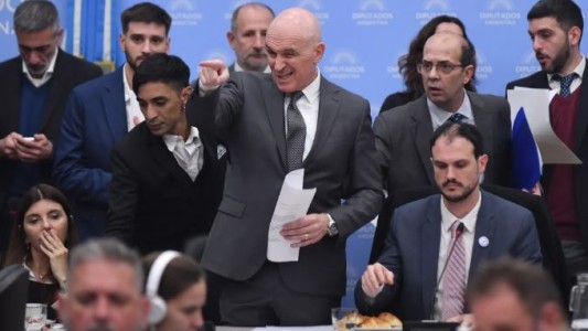 Con Ganancias en la cuerda floja, el oficialismo consiguió firmar dictamen de mayoría al paquete fiscal