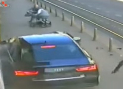 Video: la increíble reacción de un padre para salvar a su bebé de un conductor borracho