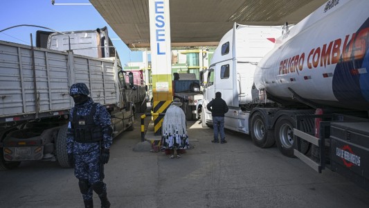 Crece el malestar en Bolivia por la escasez de combustible y dólares