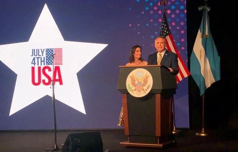 El embajador Stanley celebró "por Argentina y por Messi" en el acto del Día de la Independencia estadounidense