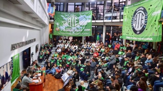 Estatales hacen paro y olla popular en Plaza de Mayo