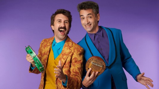 El increíble éxito de "NiLocos", una dupla de teatro infantil que surgió de las canciones de un papá para su hija