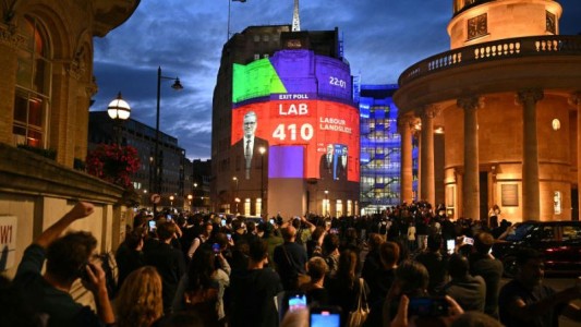 Reino Unido: aplastante victoria laborista en las elecciones legislativas