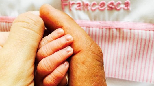 En Madrid nació Francesca la hija del Cholo Simeone y Carla Pereyra