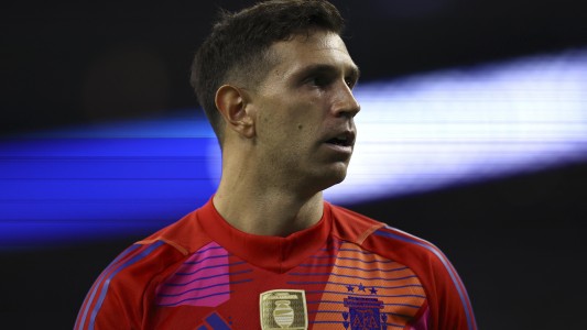 La emoción del Dibu Martínez tras el triunfo: "Les dije a los chicos que no estaba listo para irme a casa"