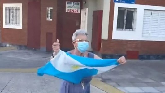 La "abuela la la la", quien se hizo conocida durante el Mundial, fue víctima del cuento del tío