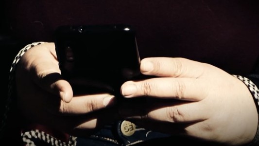 Nuevas tecnologías y nuevas alarmas: un alumno de 14 años generó imágenes de sus compañeras desnudas con inteligencia artificial