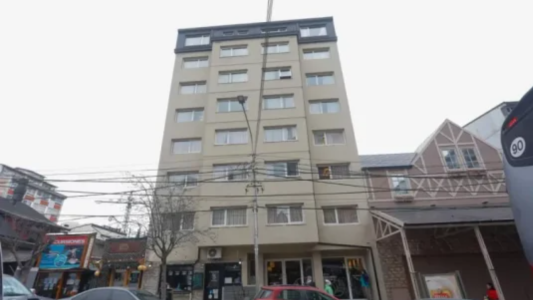 Nuevos datos en la causa del egresado que murió al caer de un sexto piso de un hotel en Bariloche