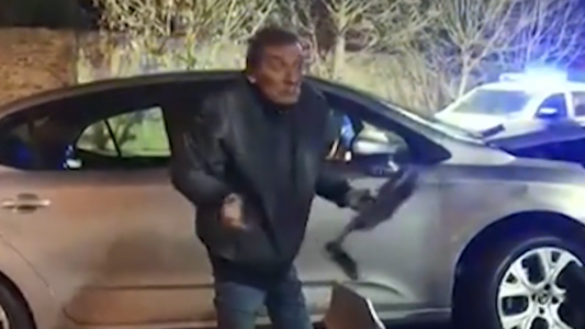 Video: un fiscal chocó cuando manejaba borracho y en contramano