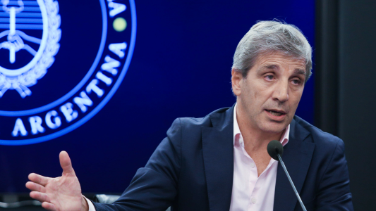 Caputo pronosticó inflación menor al 5% y se refirió al cepo: "Más importante que salir rápido es salir bien"